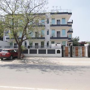Hotel Leaf 9, Cyber City Near Ambience Mall